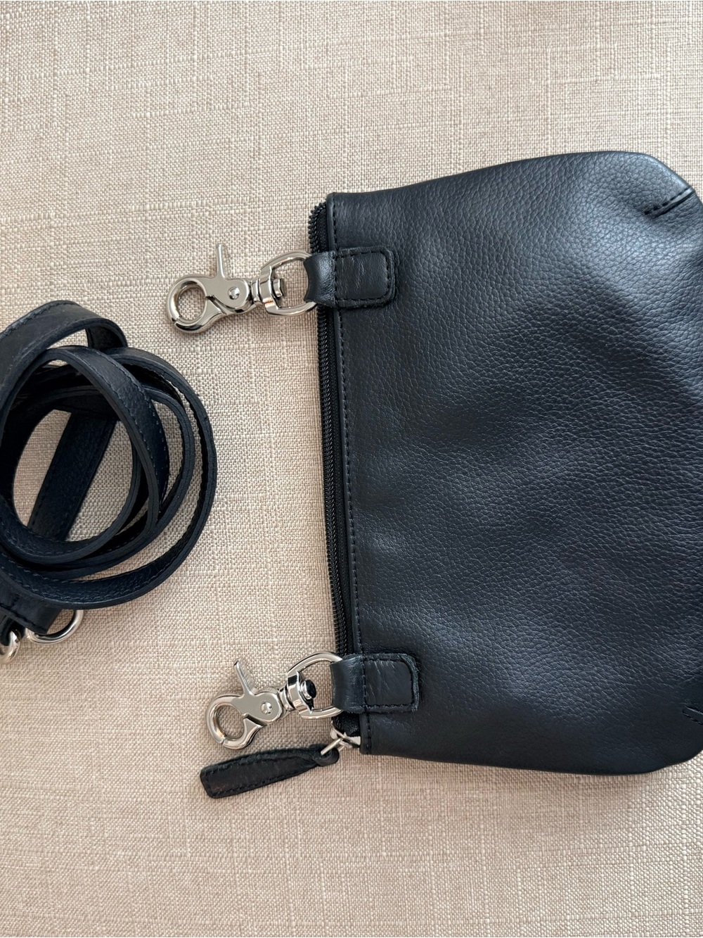 Harley-Davidson Black Leather Crossbody Pouch with Detachable Strap - Picture 2 of 5